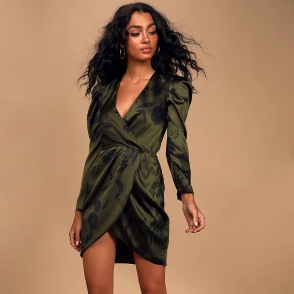 ASTR The Label Jocelyn Olive Green Floral Print Mini Dress Size XS